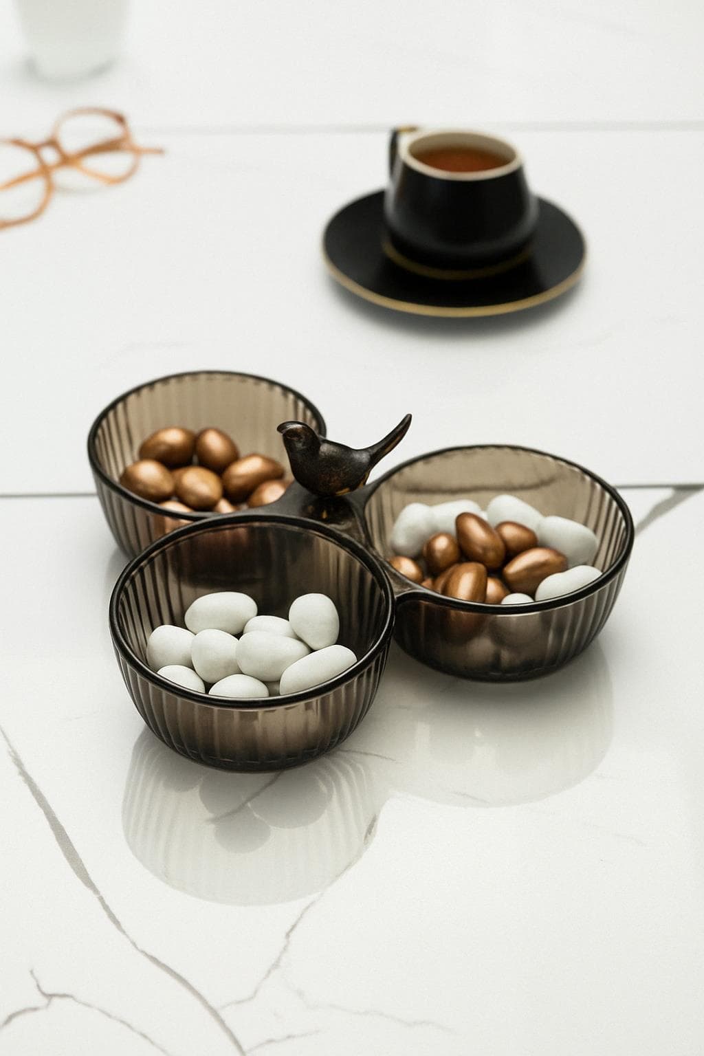 Akrilik Kuşlu Çerezlik Sunumluk Şekerlik Füme ( CAM & PORSELEN DEĞİLDİR )