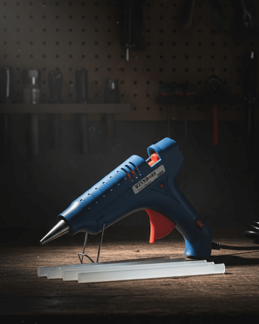 100 W Profesyonel Silikon Tabancası 11 mm – 5 Adet Hediye Silikon Çubuk