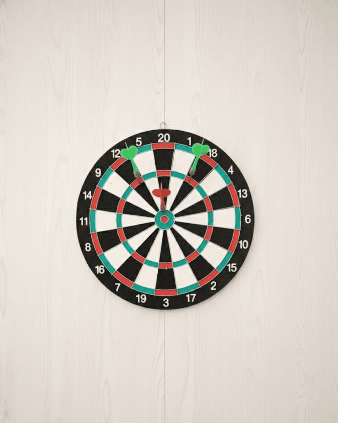 15 İnç Dart Tahtası 4 Dart Oku Dahil Ahşap Gövdeli Ev ve Oyun Alanı İçin