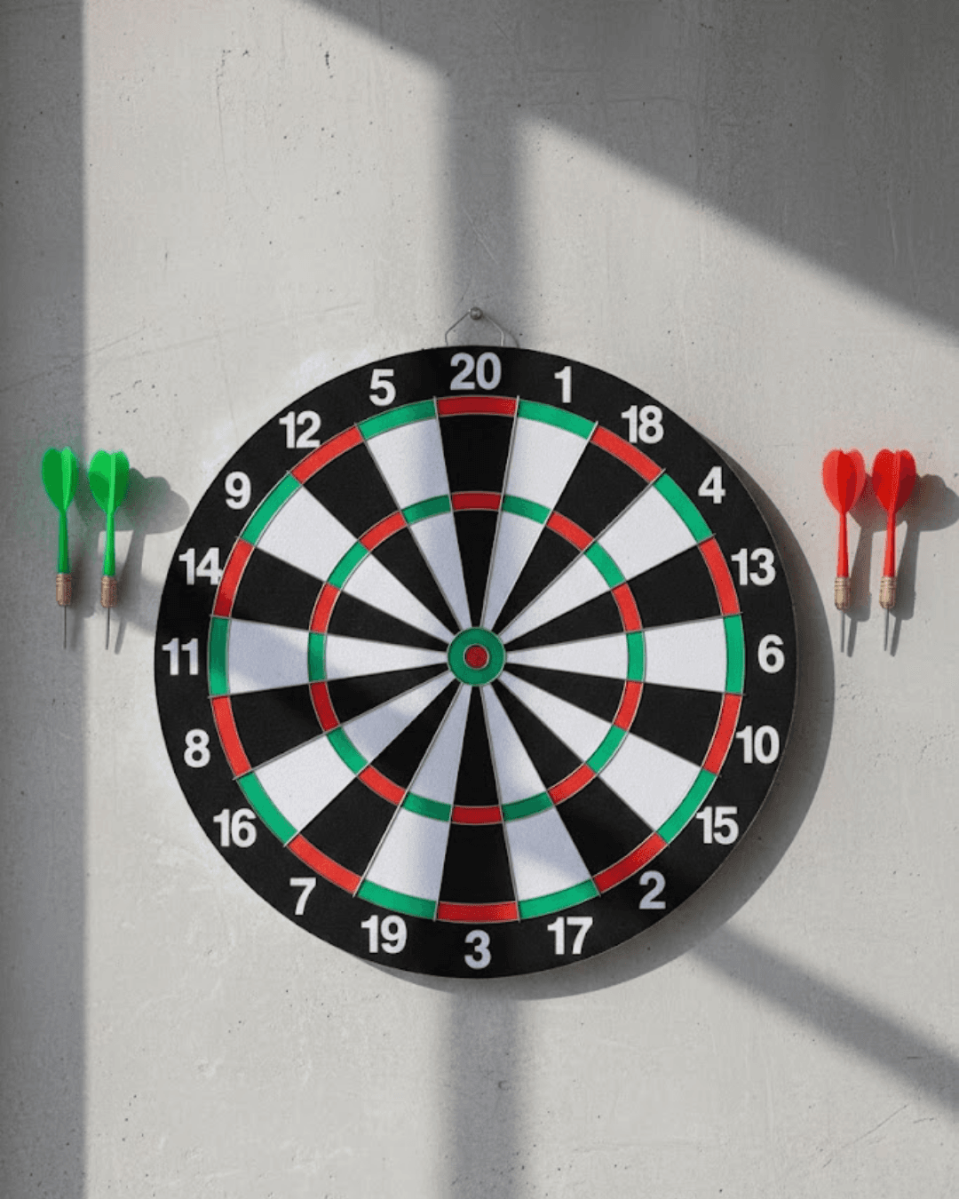 Ev ve Oyun Alanları İçin Dart Tahtası 12 İnç 4 Dart Oku Dahil Ahşap
