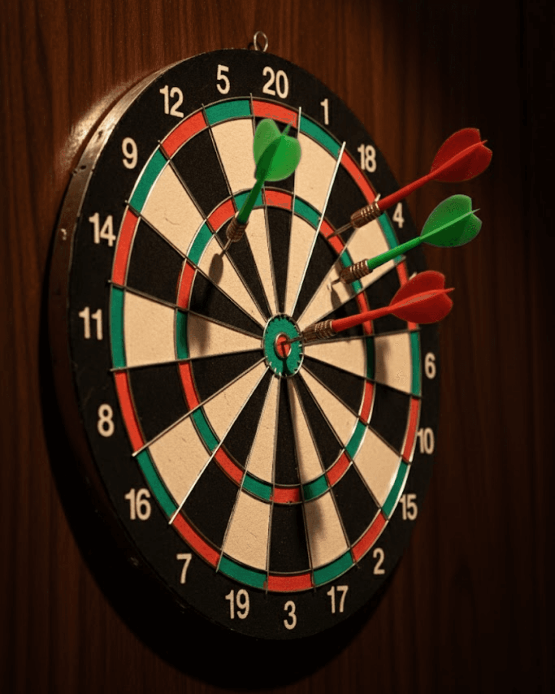 Kaliteli Ahşap 15 İnç Dart Tahtası Kolay Montajlı 4 Ok Seti