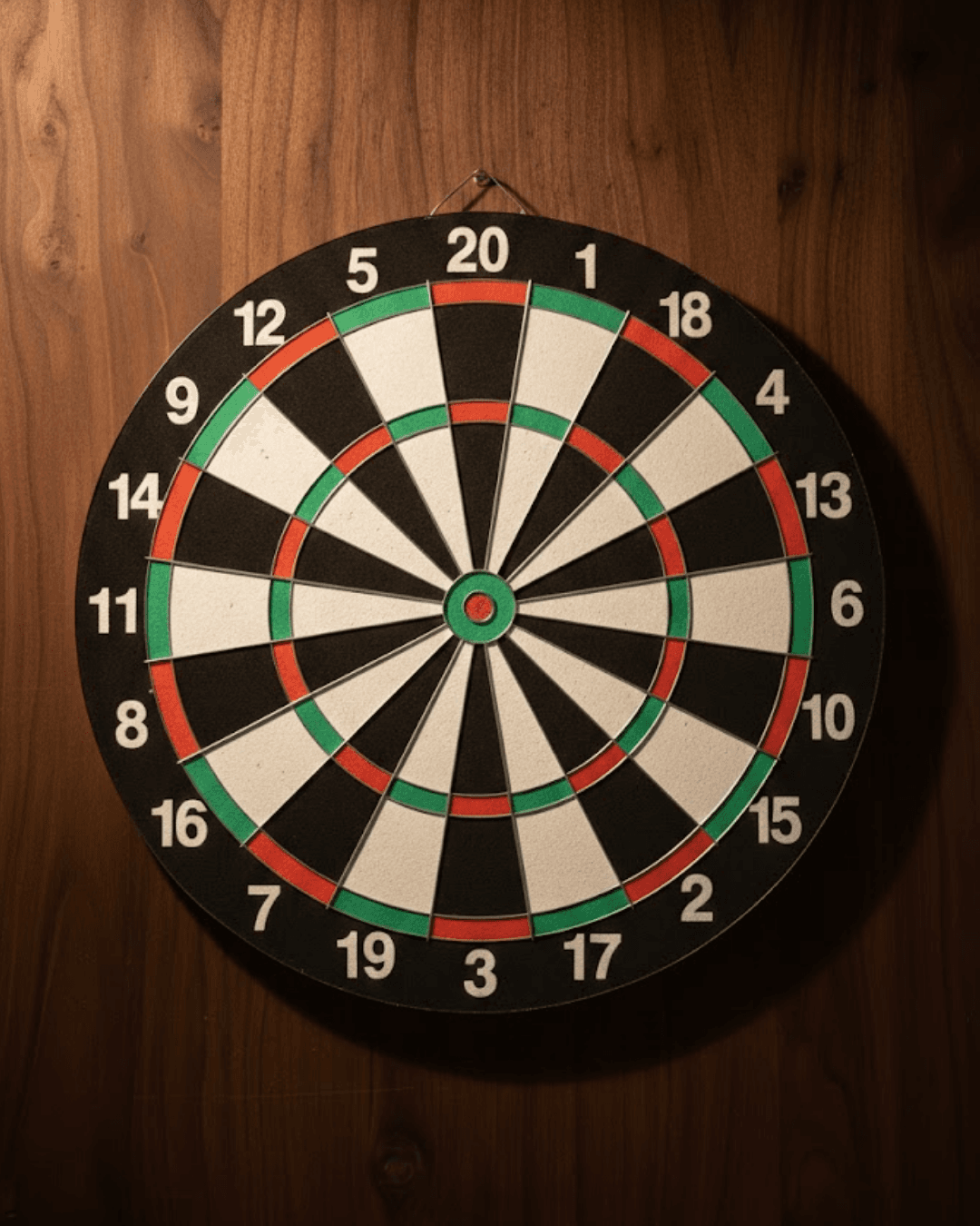 15 İnç Dart Tahtası Seti - Dayanıklı Ahşap Gövde, 4 Metal Uçlu Dart Oku, Şık Tasarım
