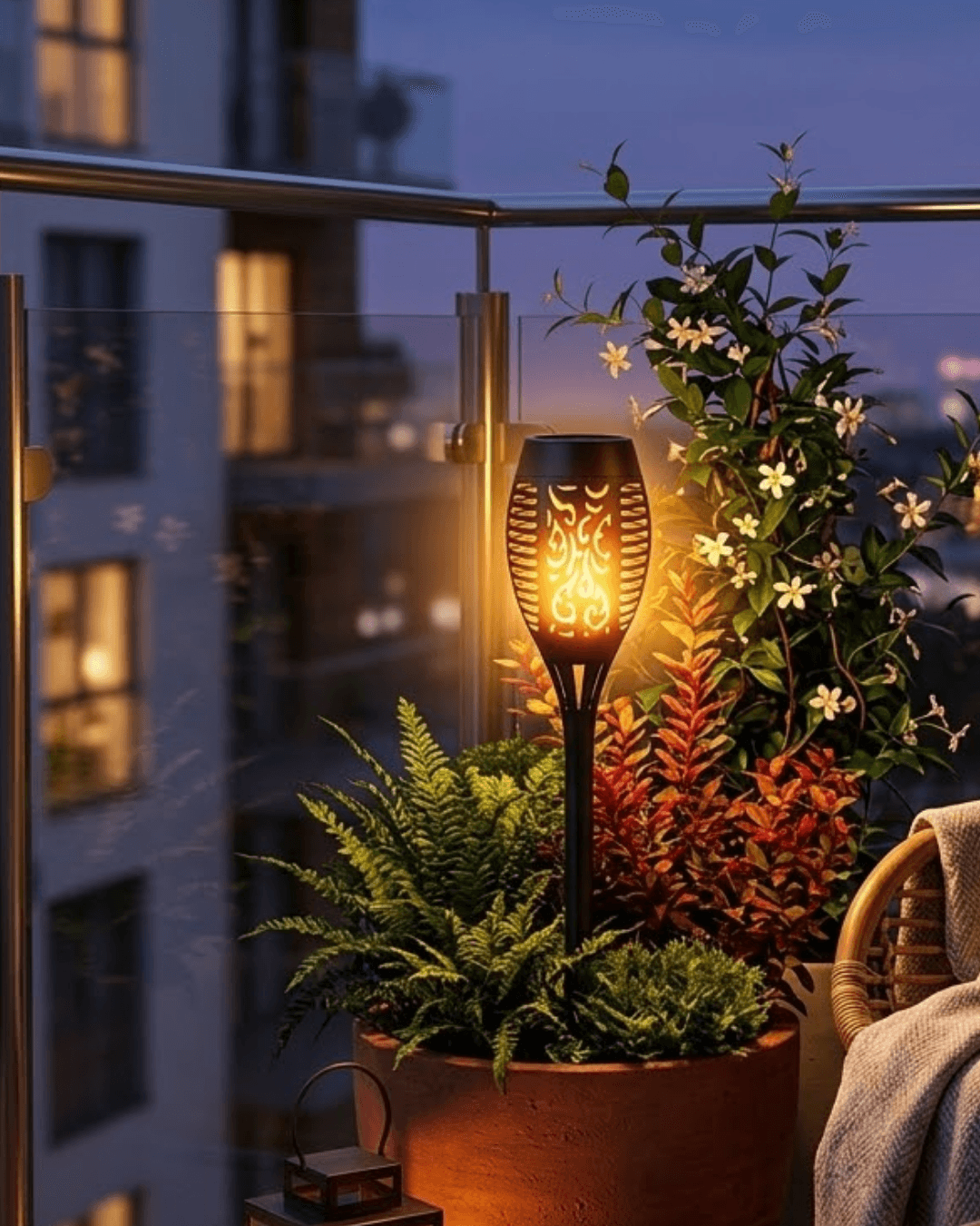 H12 Solar Alev Efektli Bahçe Lambası - Dekoratif LED Dış Mekan Aydınlatma