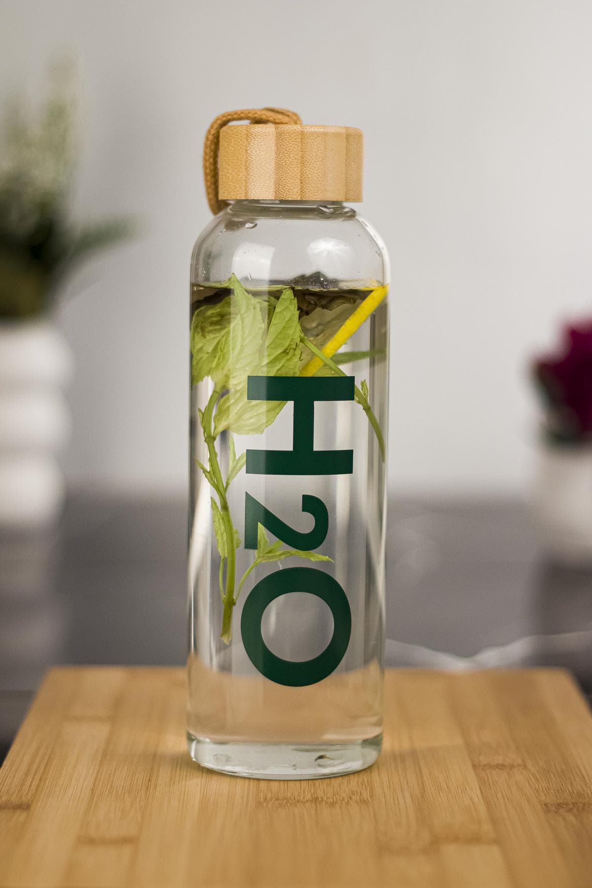 Premium Borosilikat Cam Su Matarası 600 ml - Bambu Vakum Kapaklı, Kumaş Kılıf Hediyeli