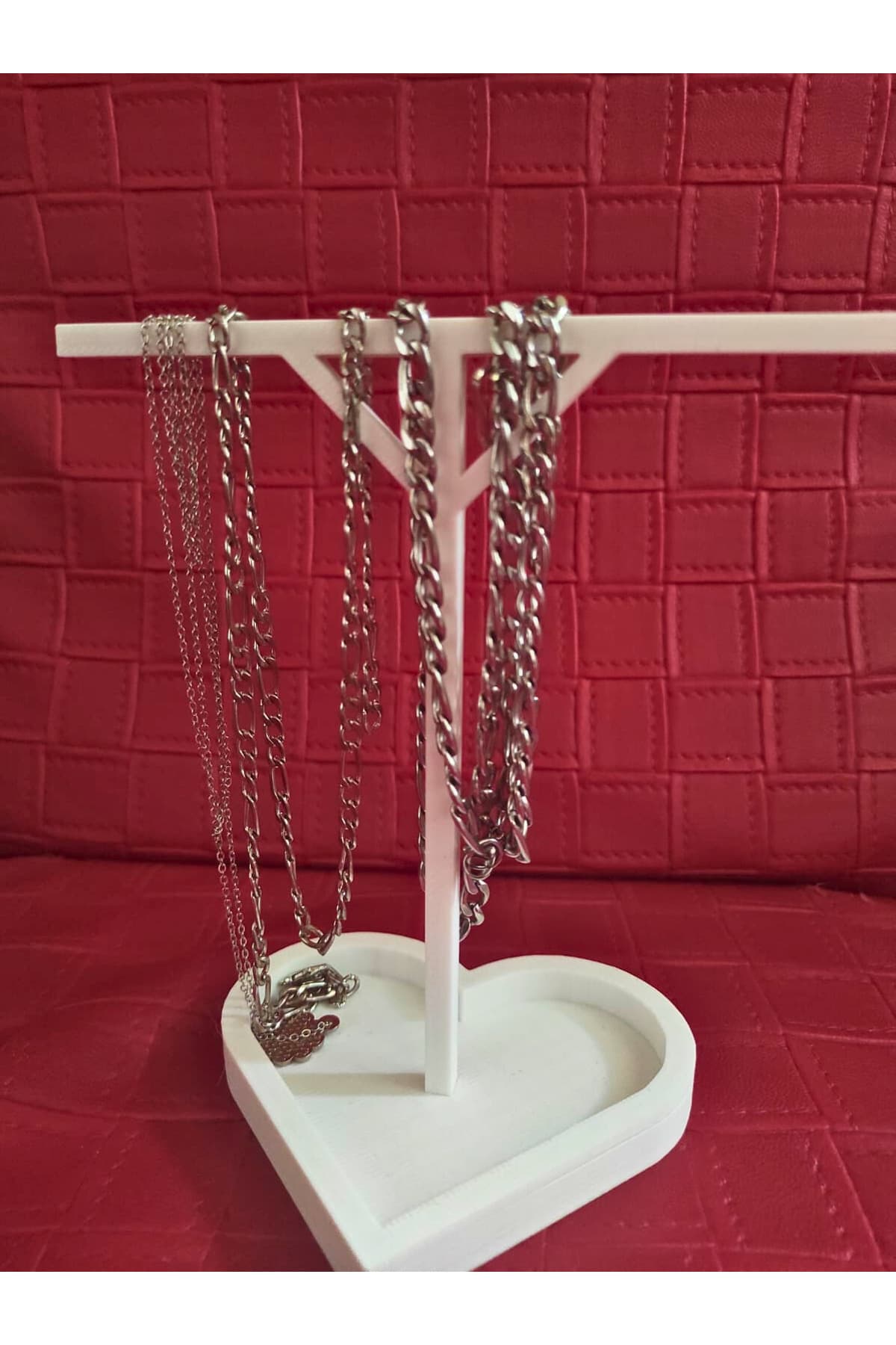 Premium Beyaz Kalpli Takı Standı - Şık Kolye Küpe Organizer ve Dekor
