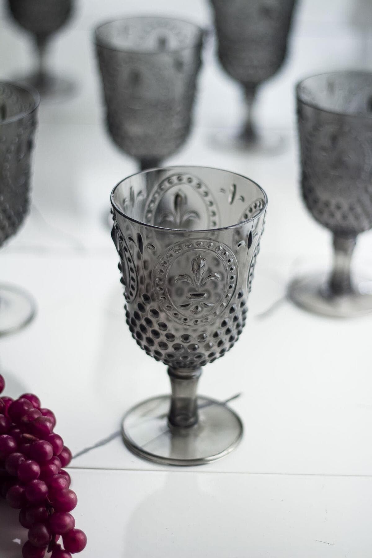 Füme Kırılmaz Akrilik Ayaklı Kadeh - Şık Tasarım Su & Meşrubat Bardağı 450ml