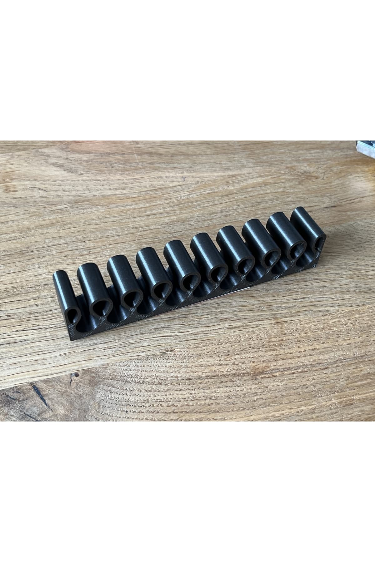 Premium Kablo Düzenleyici - 9 Yuvalı Masaüstü Klipsi ile Dağınıklığa Son