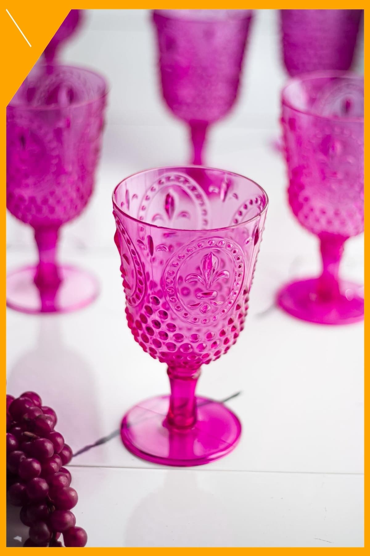 Kırılmaz Akrilik Pembe Ayaklı Kadeh - Su, Meşrubat ve Sunum Bardağı 450 ml