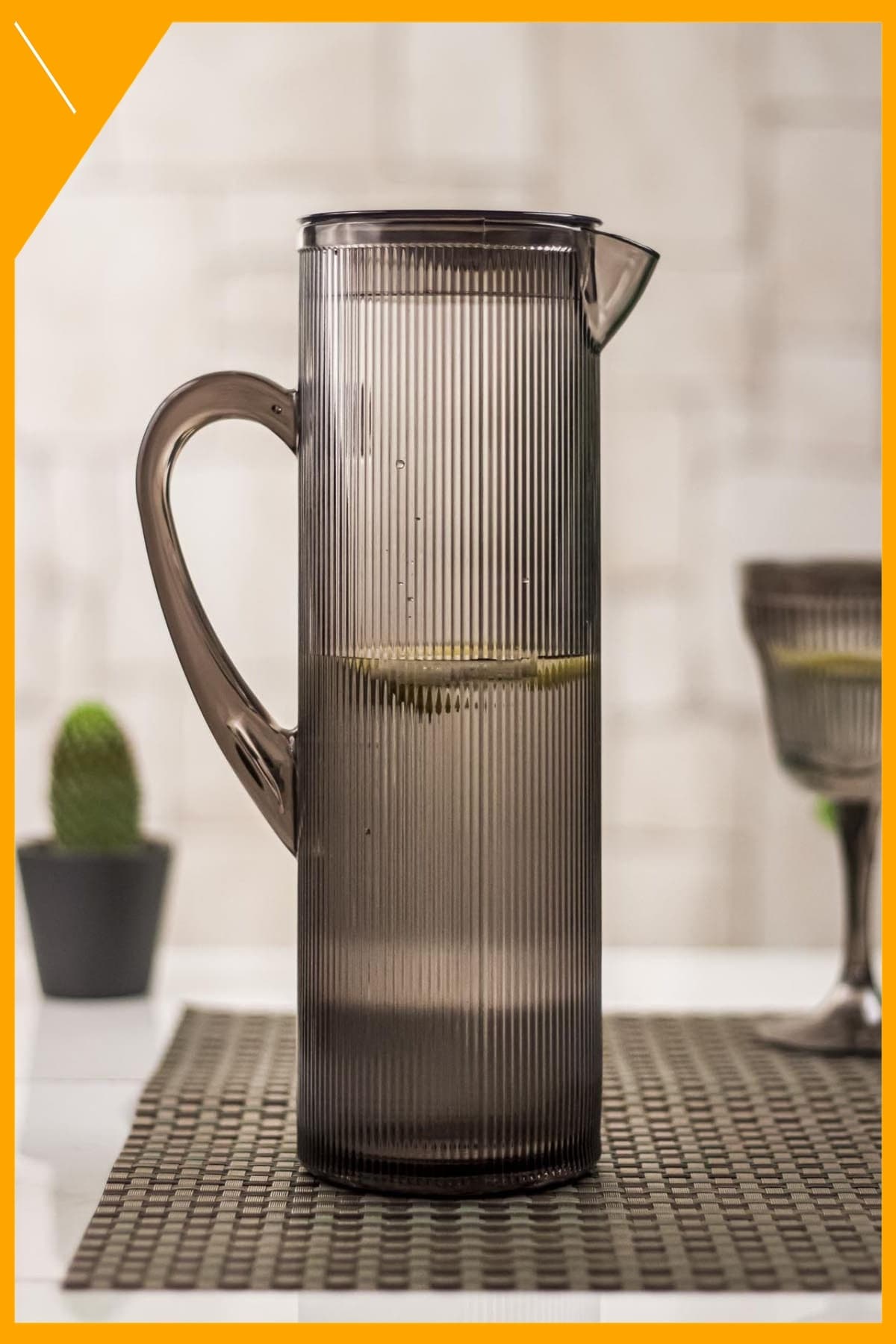 1.5 Lt Füme Barok Akrilik Sürahi | Kırılmaz, Buzdolabı Rafı Uyumlu | Şık Tasarım